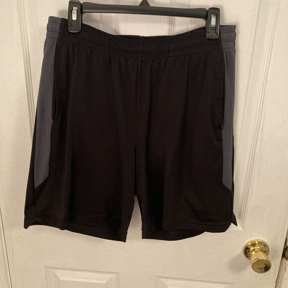 Tek Gear Men's Shorts Black Gray Size Medium - Picture 2 of 5